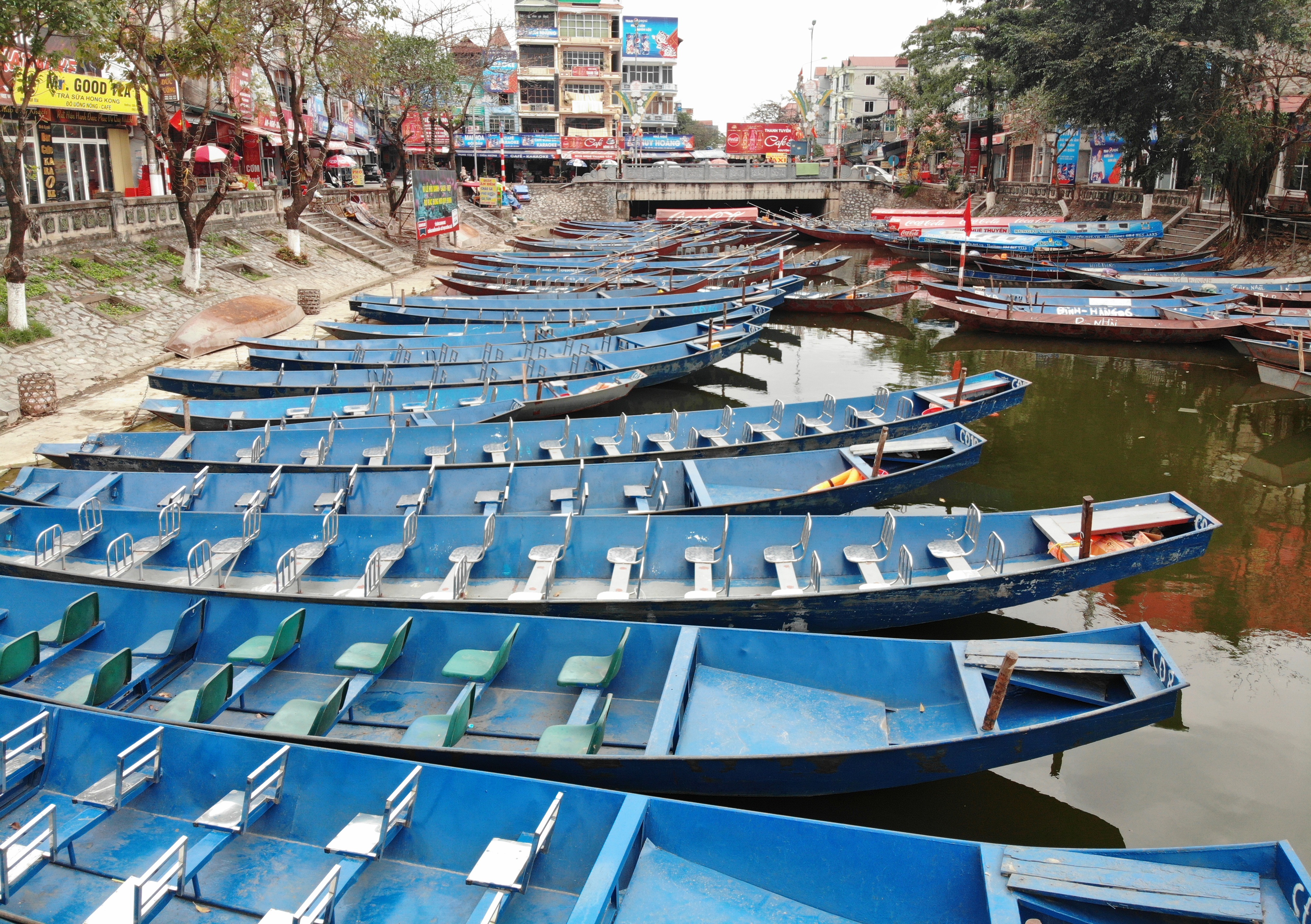 Chùa Hương vắng lặng, hàng nghìn con đò phơi sương chờ khách - 12