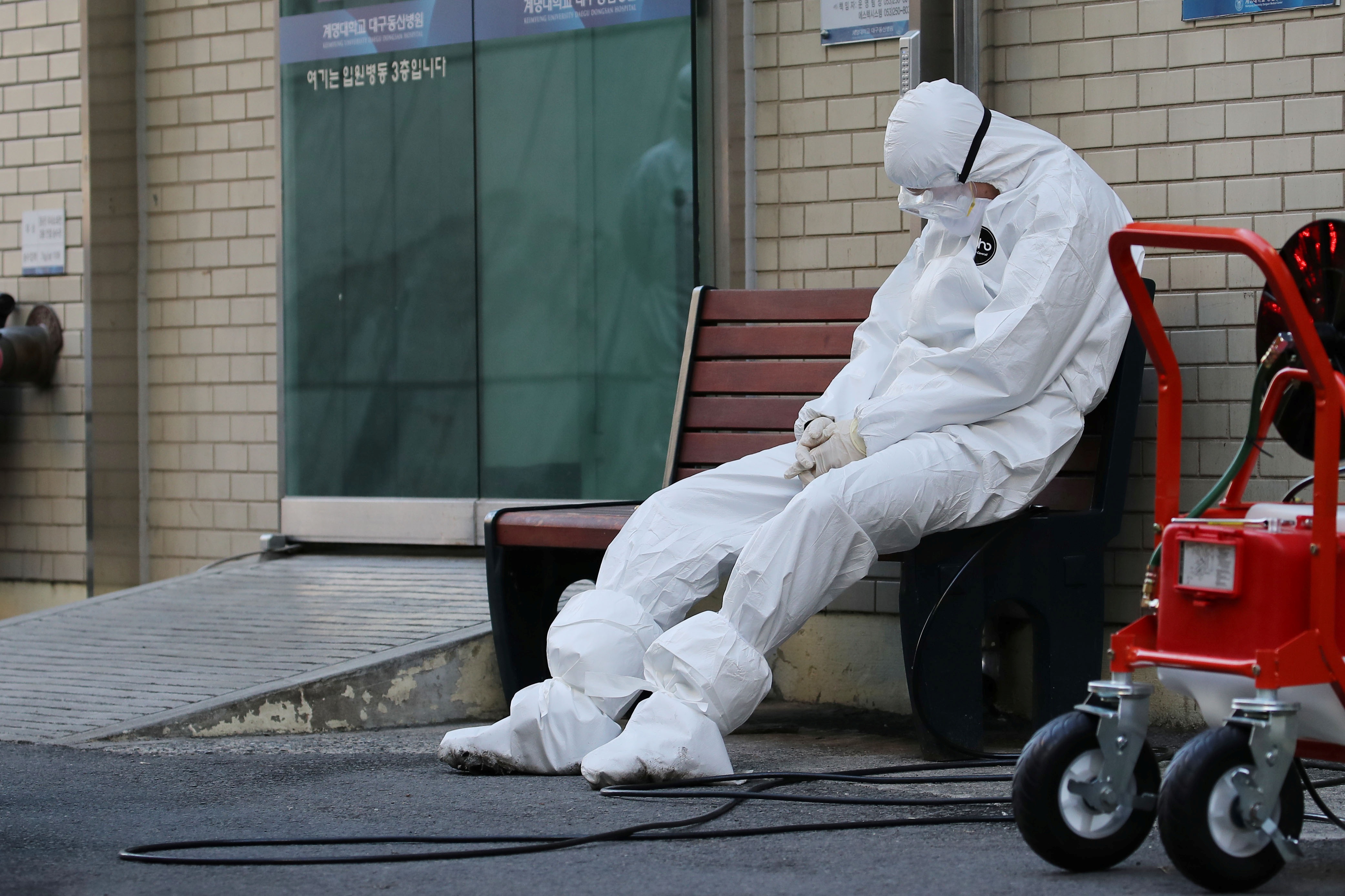Gần 1.000 người nhiễm virus corona, Hàn Quốc cấp tập ngăn dịch bùng phát