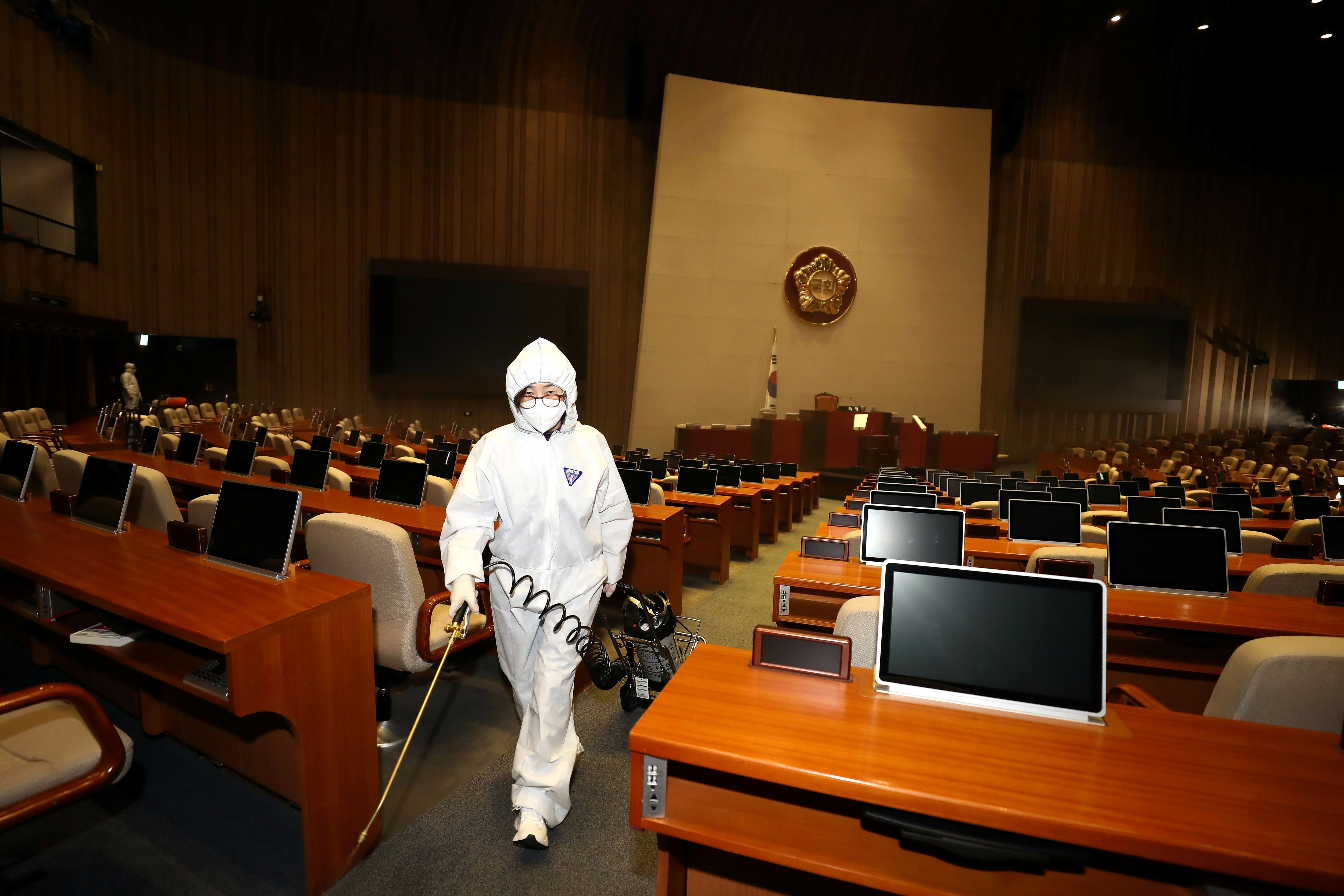 Gần 1.000 người nhiễm virus corona, Hàn Quốc cấp tập ngăn dịch bùng phát