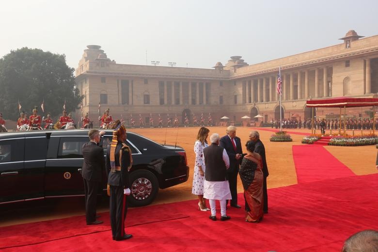 Tổng thống Trump được đón tiếp long trọng tại Ấn Độ - 1