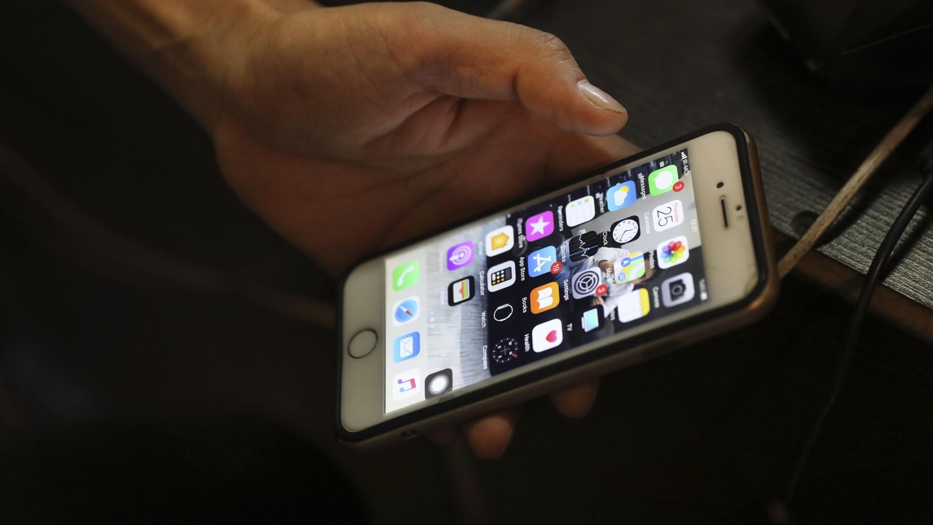 Sốc: Virus Covid-19 có thể sống 96 giờ trên màn hình điện thoại - 2 Sốc: Virus Covid-19 có thể sống 96 giờ trên màn hình điện thoại - 2