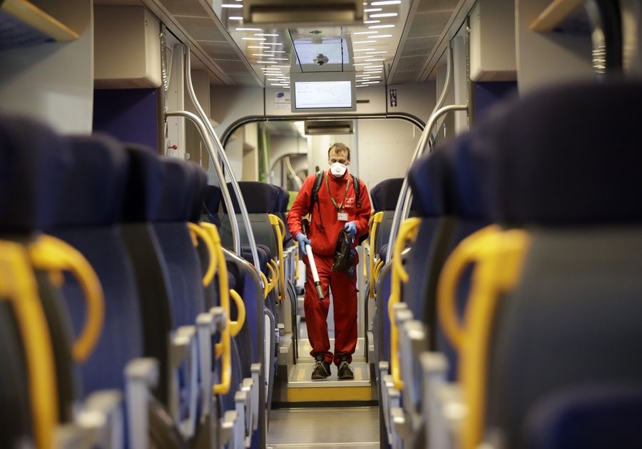 Số người nhiễm Covid-19 ở Italia tăng vọt lên gần 1.700, 34 người chết