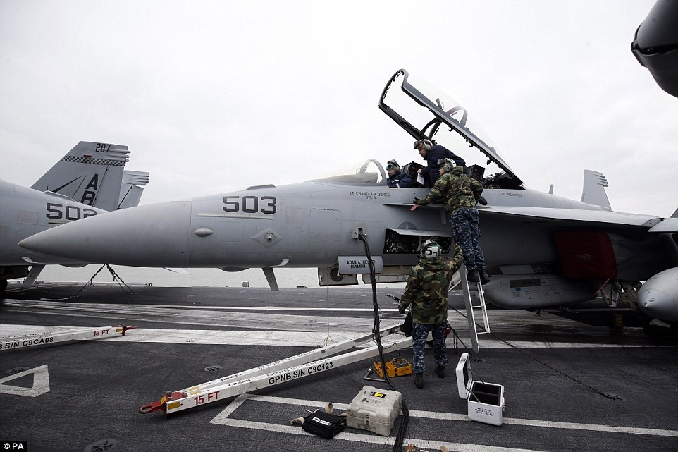 Tàu sân bay USS Theodore Roosevelt - “thành phố nổi” của Hải quân Mỹ