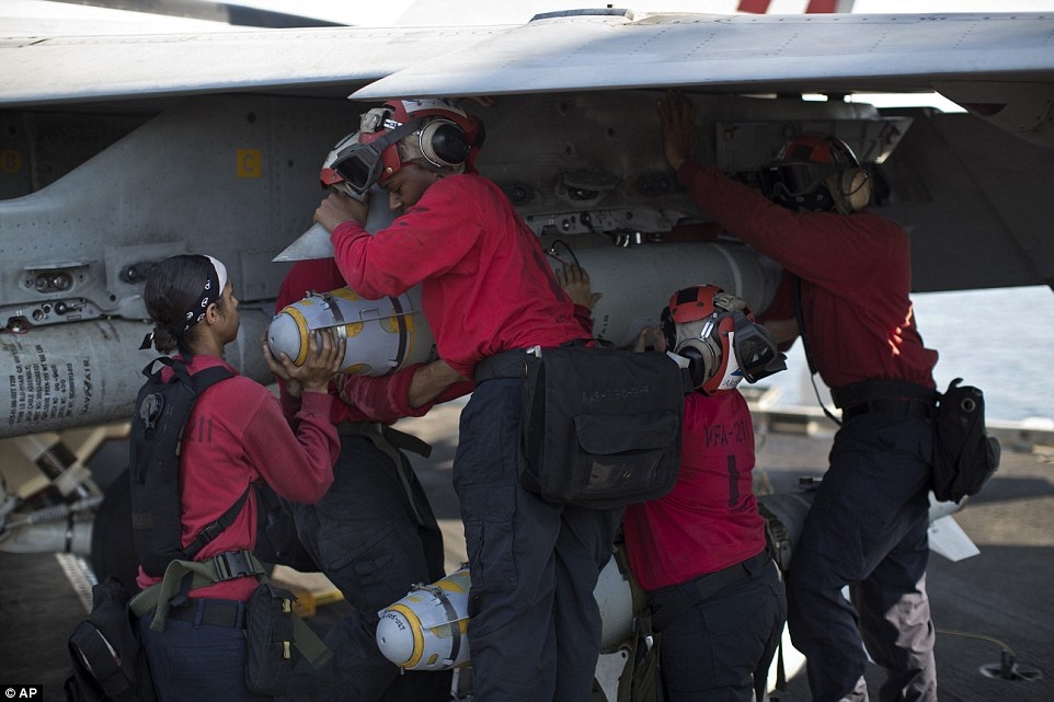 Tàu sân bay USS Theodore Roosevelt - “thành phố nổi” của Hải quân Mỹ