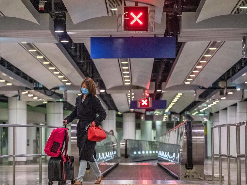 Covid-19 bùng phát khắp thế giới, người Vũ Hán trở về