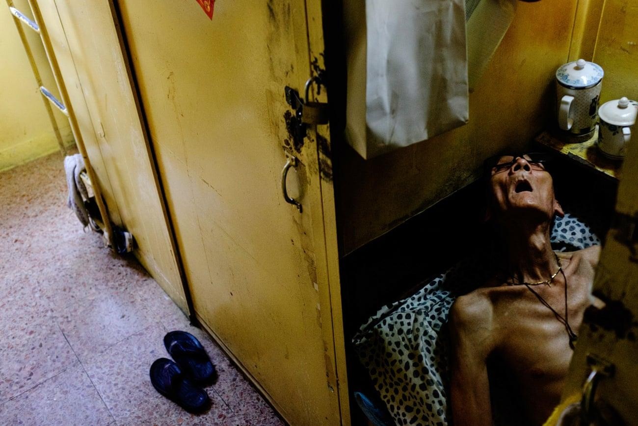 Ám ảnh cuộc sống của cư dân nghèo trong nhà “quan tài” tại Hồng Kông - 12