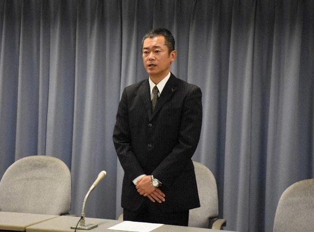 Chính trị gia Nhật Bản xin lỗi vì bán đấu giá khẩu trang giữa dịch Covid-19