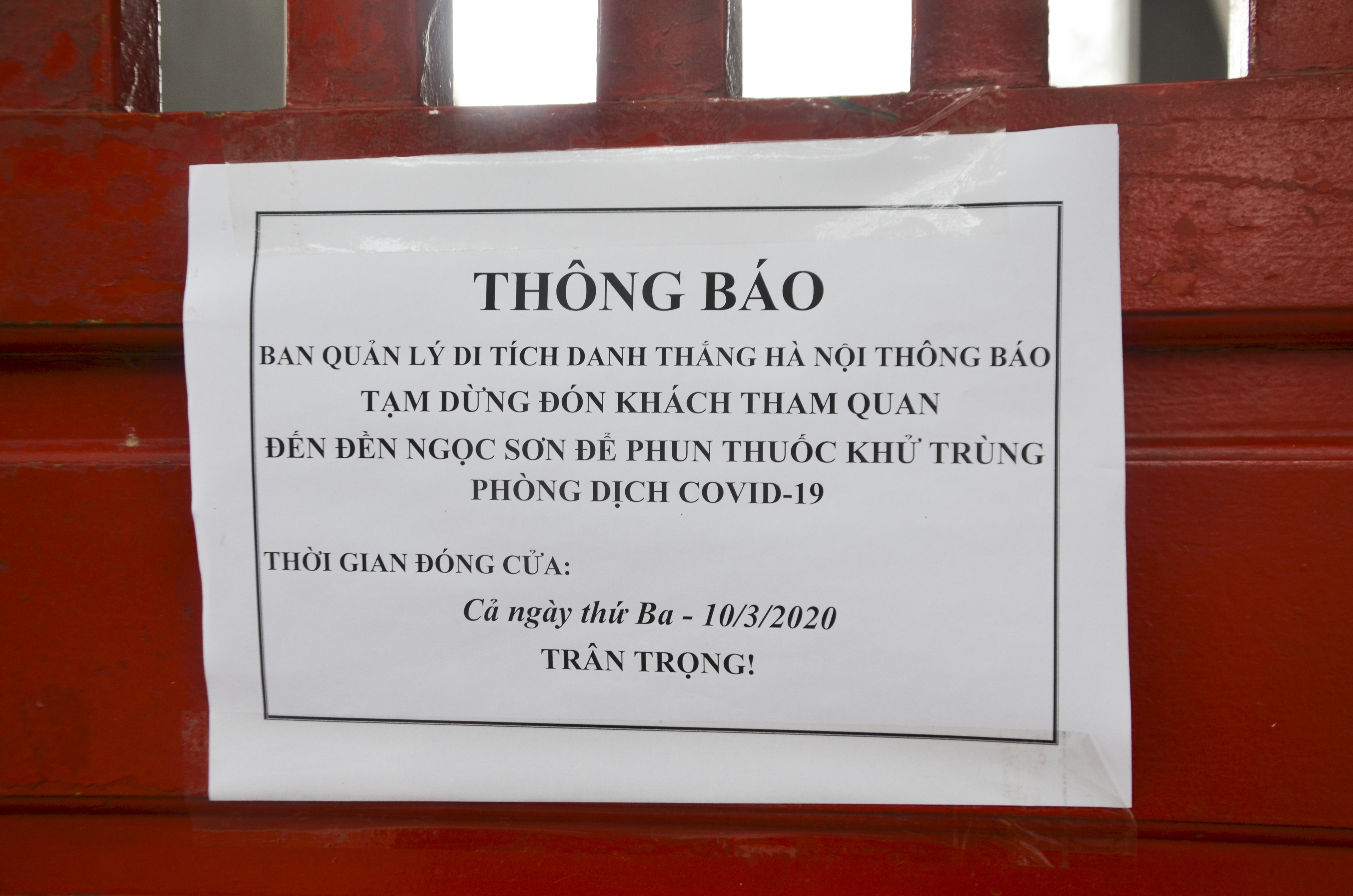 Đền Ngọc Sơn, Văn Miếu Quốc Tử Giám... được phun thuốc khử trùng - 11 Đền Ngọc Sơn, Văn Miếu Quốc Tử Giám... được phun thuốc khử trùng - 11