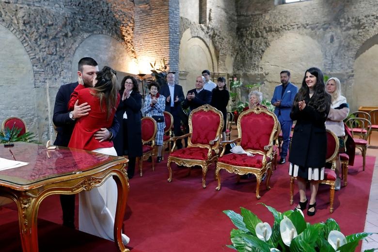 Tăng gần 1.800 ca nhiễm mới một ngày, Italia vắng lặng mùa dịch Covid-19