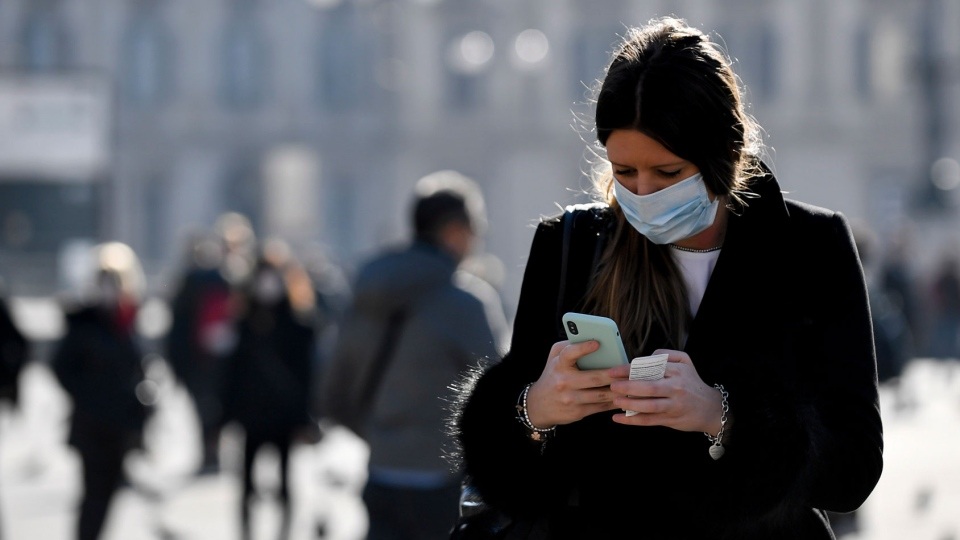 Italia: Vợ bị cách ly trong nhà với thi thể chồng chết vì Covid-19