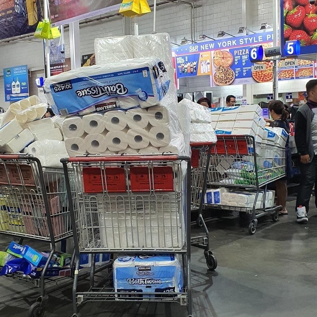 Người dân Philippines đổ xô tích trữ, Tổng thống xét nghiệm Covid-19