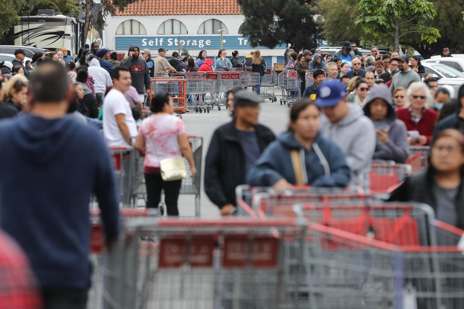 Người Mỹ lao đao vì virus corona