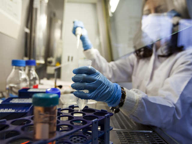 Thế giới hối hả tìm vắc-xin Covid-19 giữa lúc đại dịch lây lan toàn cầu