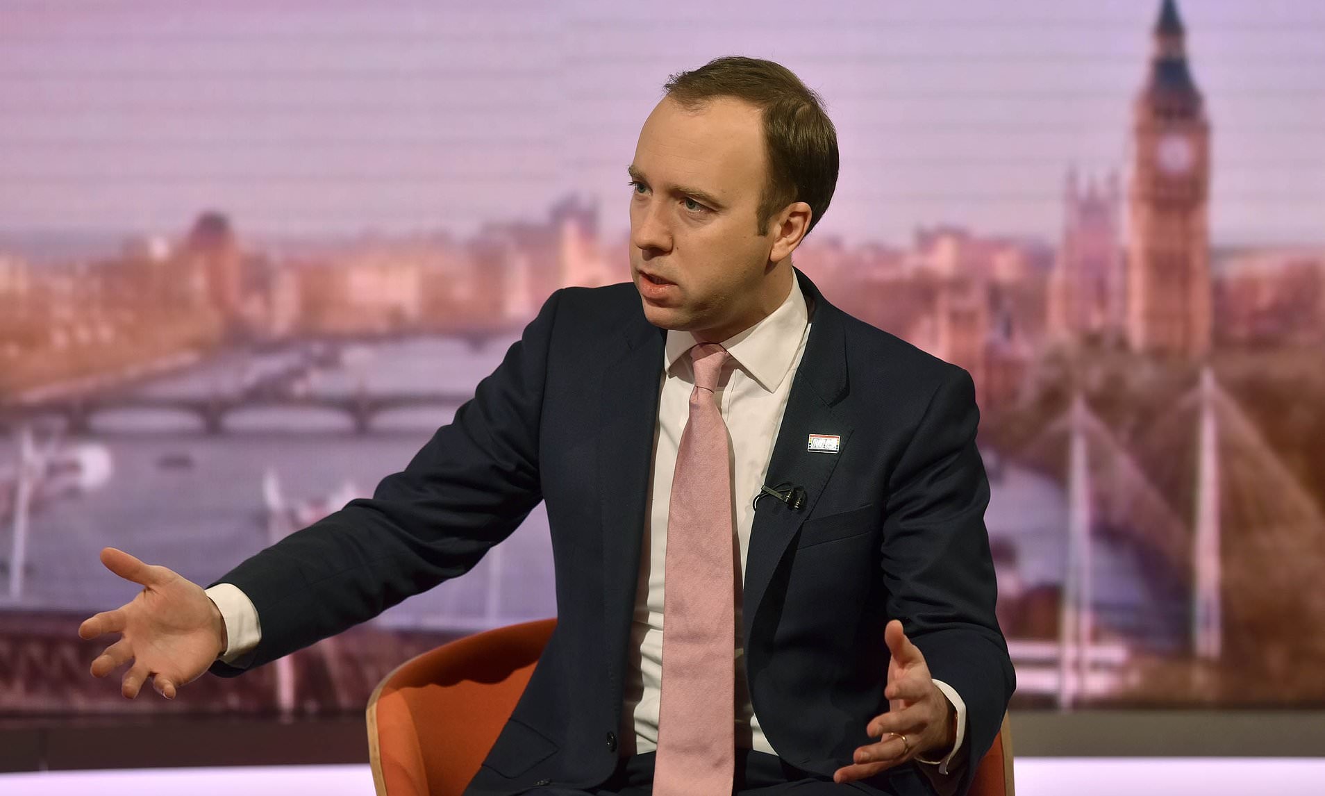 Anh khẳng định không dùng chiến lược “miễn dịch cộng đồng” với Covid-19