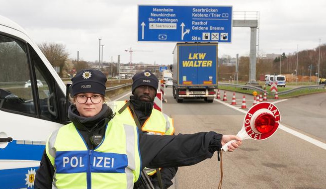 Một loạt quốc gia đóng cửa biên giới để đối phó với Covid-19