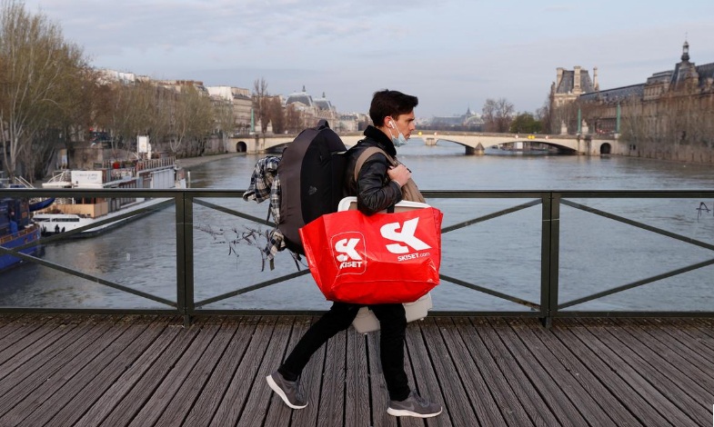 Người Paris bị chỉ trích vì đổ xô "về quê" tránh dịch trước lệnh phong tỏa