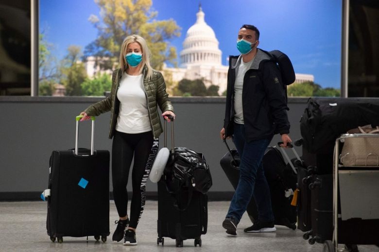 Mỹ dừng cấp thị thực trên toàn thế giới vì Covid-19