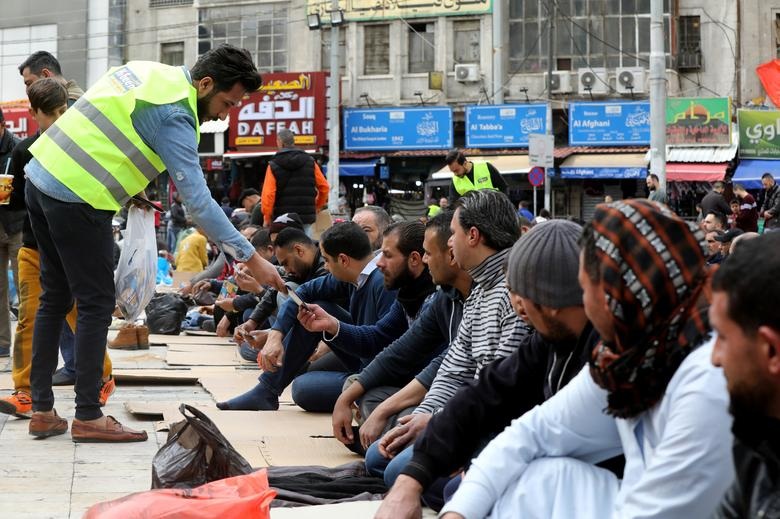 Hành động đẹp “thắp sáng” những ngày dịch Covid-19