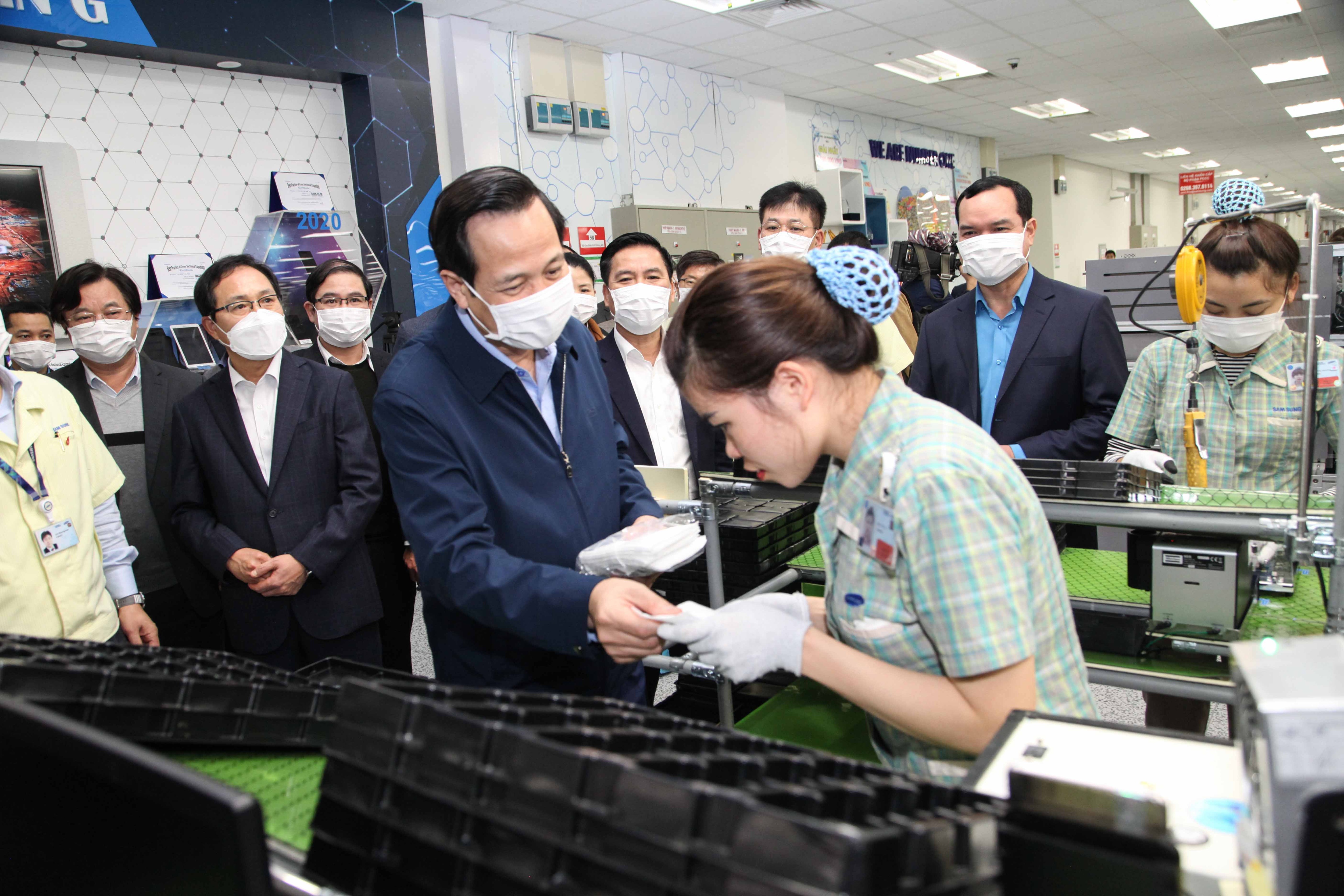 Khoảng 3 triệu lao động, 200.000 doanh nghiệp được hỗ trợ chống Covid-19 - 2 Khoảng 3 triệu lao động, 200.000 doanh nghiệp được hỗ trợ chống Covid-19 - 2