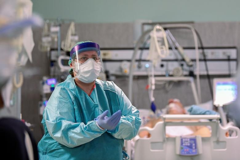 Bác sĩ Italia đau lòng khi nhìn bệnh nhân Covid-19 qua đời trong đơn độc