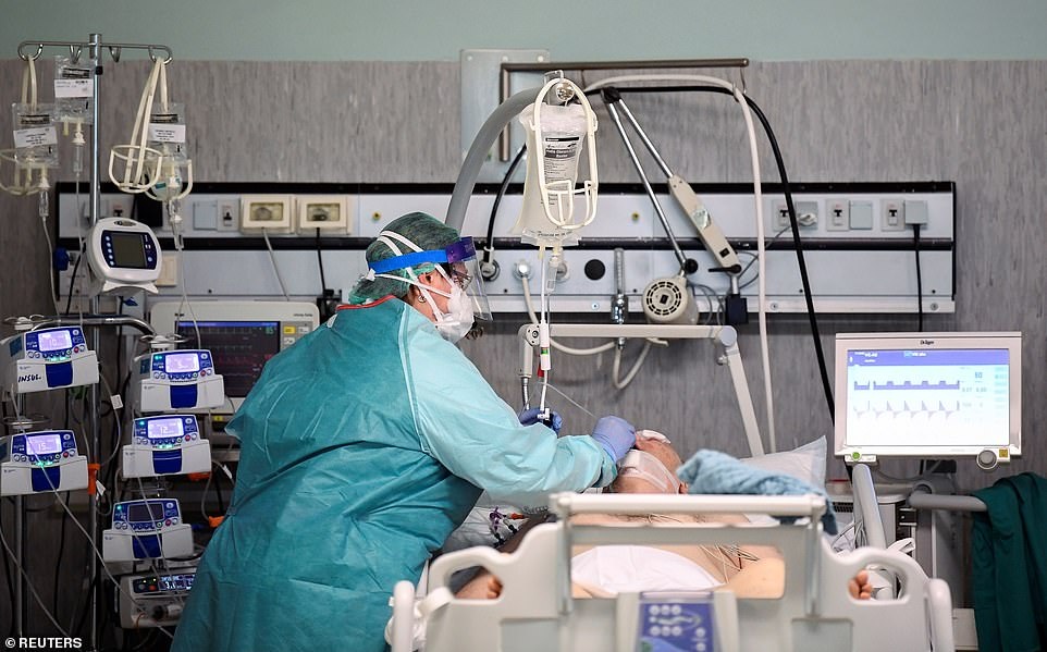 Số ca tử vong vì Covid-19 ở Italia xuống thấp nhất một tuần