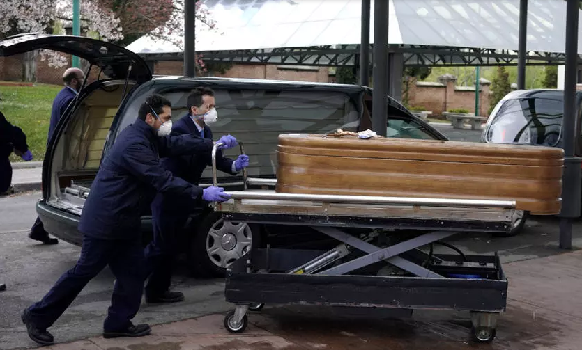 Những người già bị lãng quên đến chết trong “bão” Covid-19 tại Tây Ban Nha