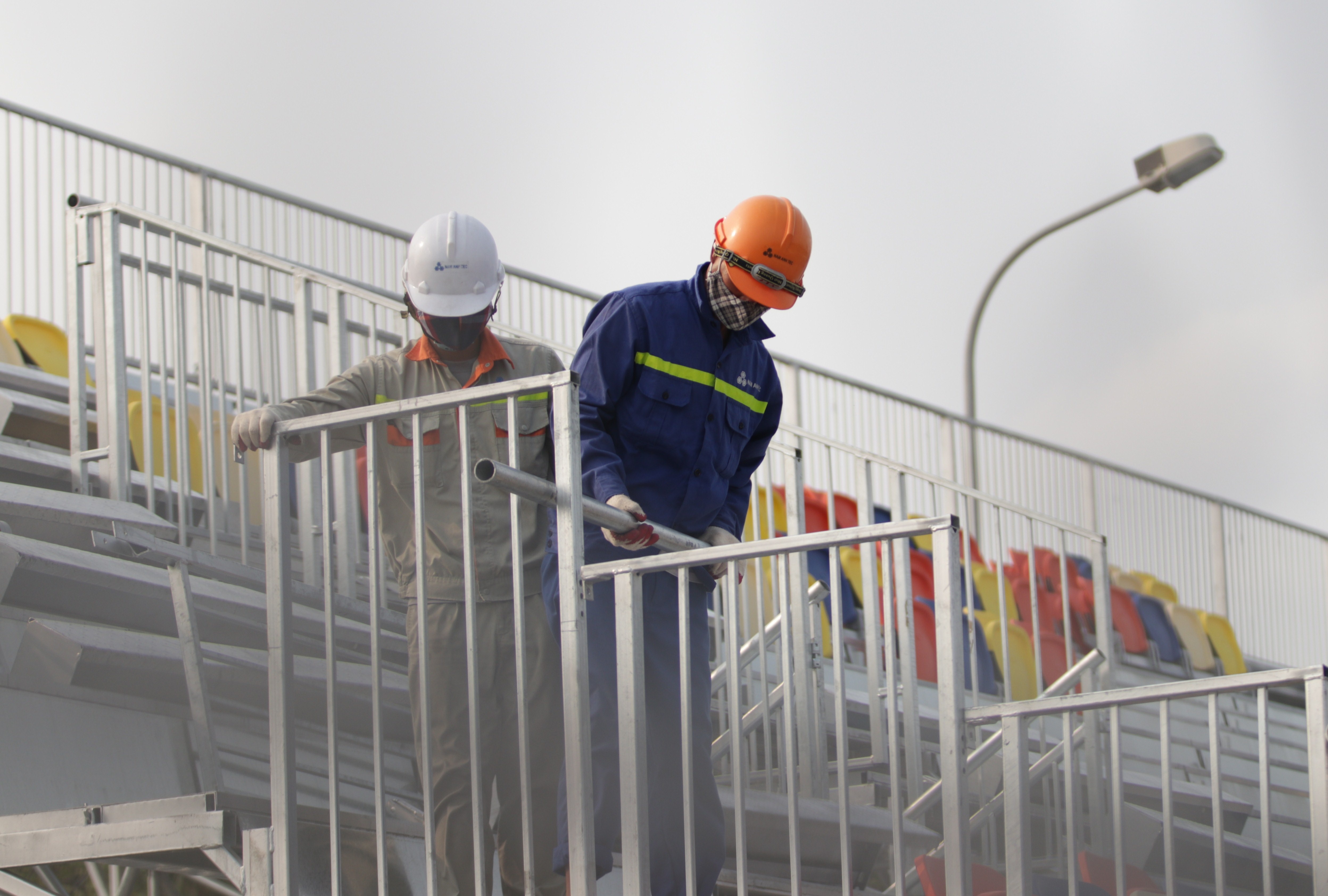 Hà Nội: Tháo dỡ khán đài đường đua F1 vì tạm hoãn đua xe - 13 Hà Nội: Tháo dỡ khán đài đường đua F1 vì tạm hoãn đua xe - 13