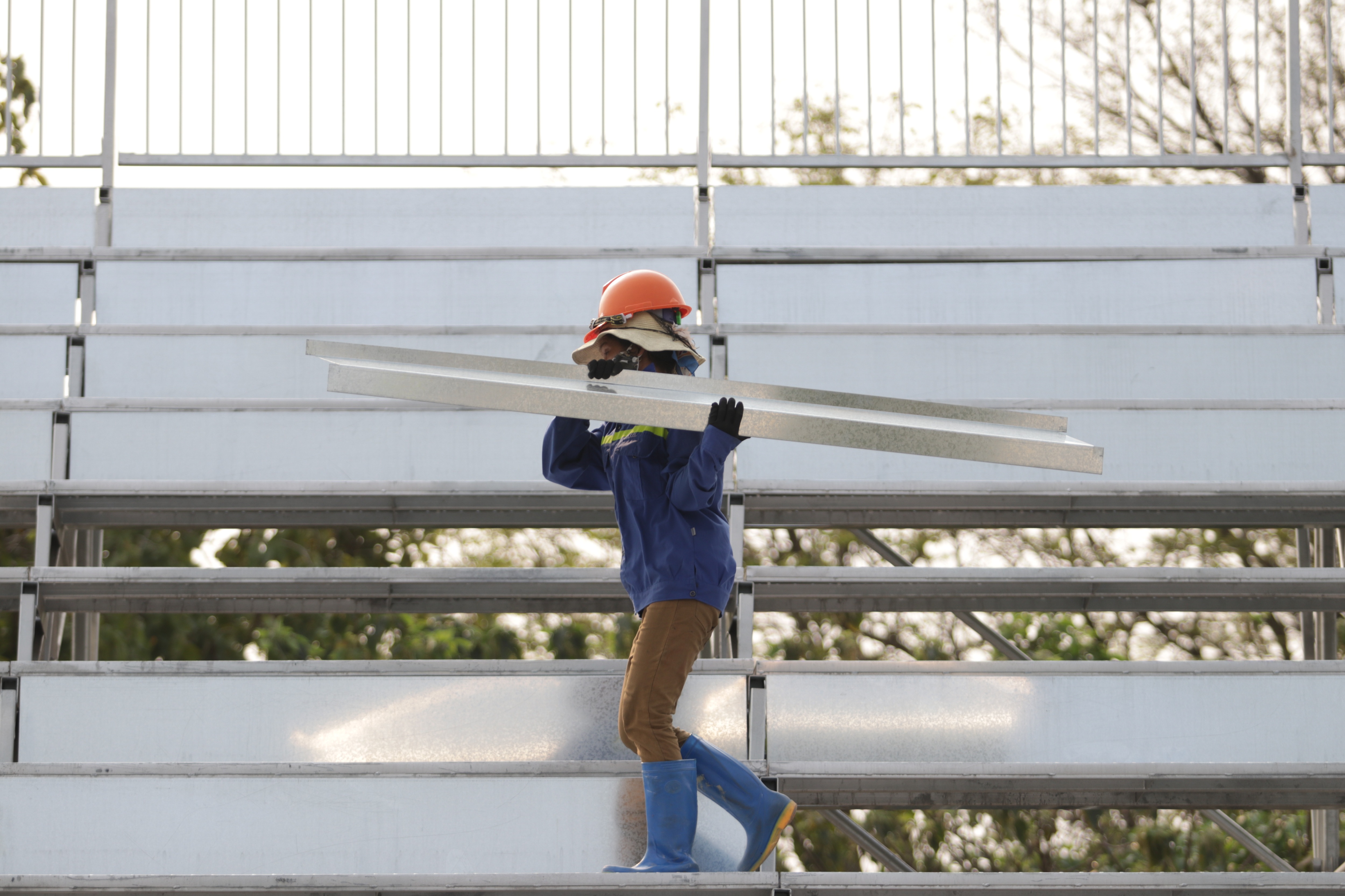 Hà Nội: Tháo dỡ khán đài đường đua F1 vì tạm hoãn đua xe - 11 Hà Nội: Tháo dỡ khán đài đường đua F1 vì tạm hoãn đua xe - 11