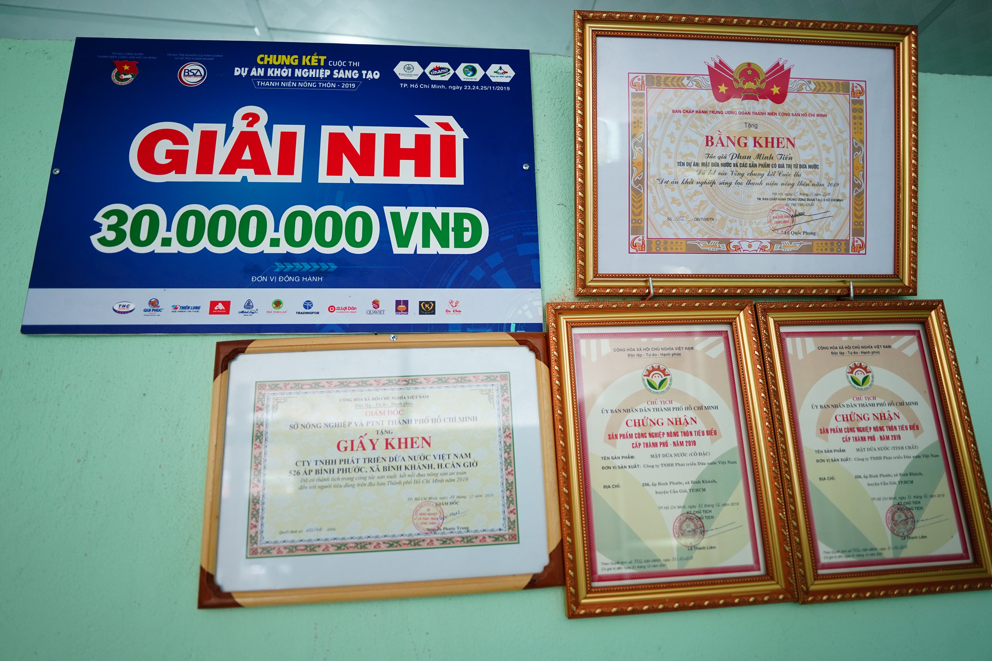 Thanh niên bỏ phố về quê khởi nghiệp với mật dừa nước - 17