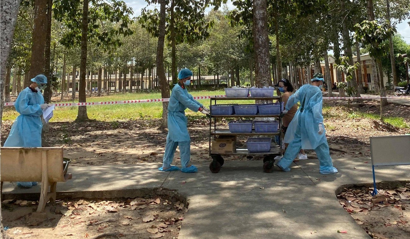 Báo nước ngoài viết về cuộc sống trong cơ sở cách ly Covid-19 của Việt Nam