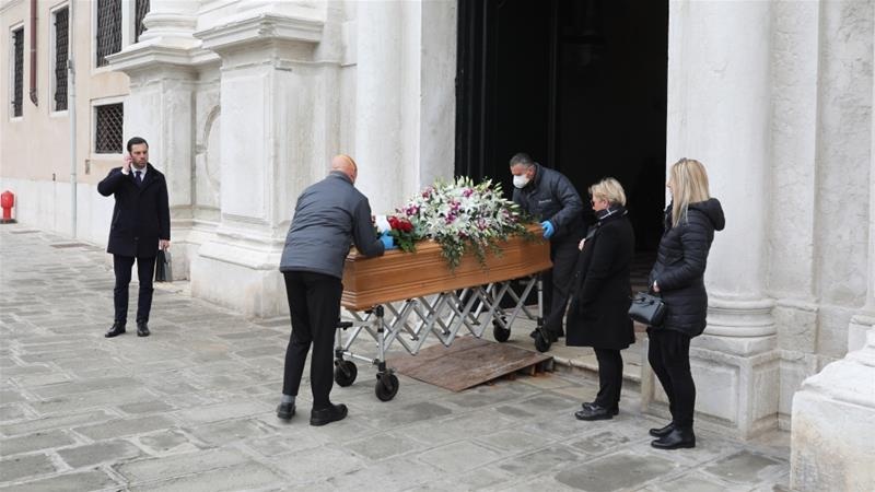 Quá tải thi thể Covid-19, nhân viên tang lễ Italia làm việc đến kiệt sức