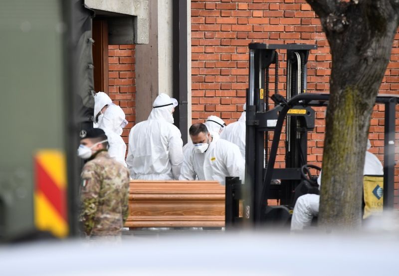 Italia: Gần 700 người chết, hơn 5.000 người mắc Covid-19 trong ngày