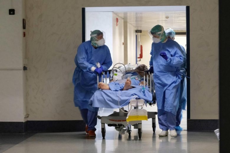 Số người chết vì Covid-19 ở Italia lên gần 11.000 người