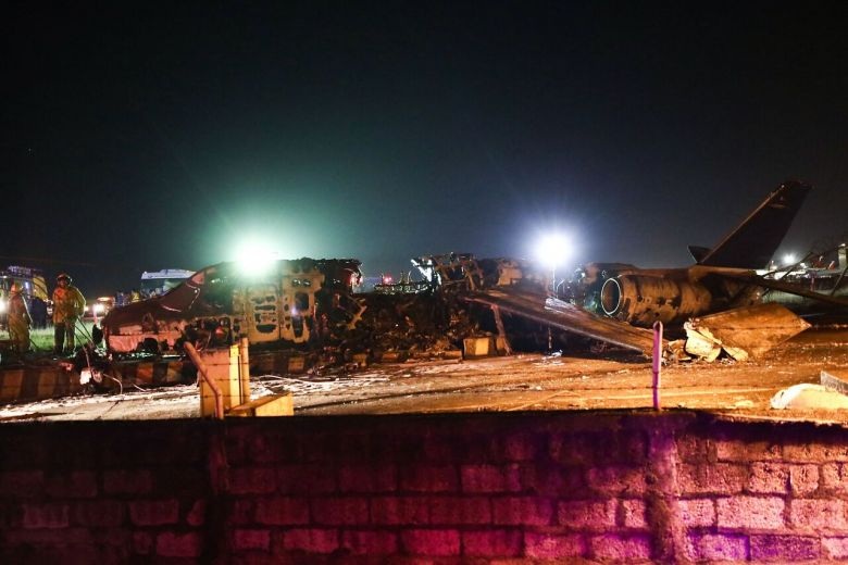 Máy bay y tế bốc cháy khi cất cánh ở Philippines, 8 người chết