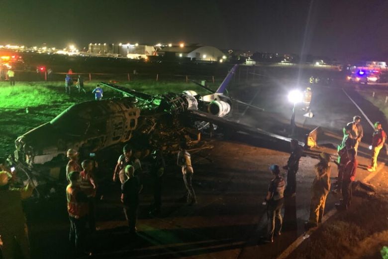 Máy bay y tế bốc cháy khi cất cánh ở Philippines, 8 người chết