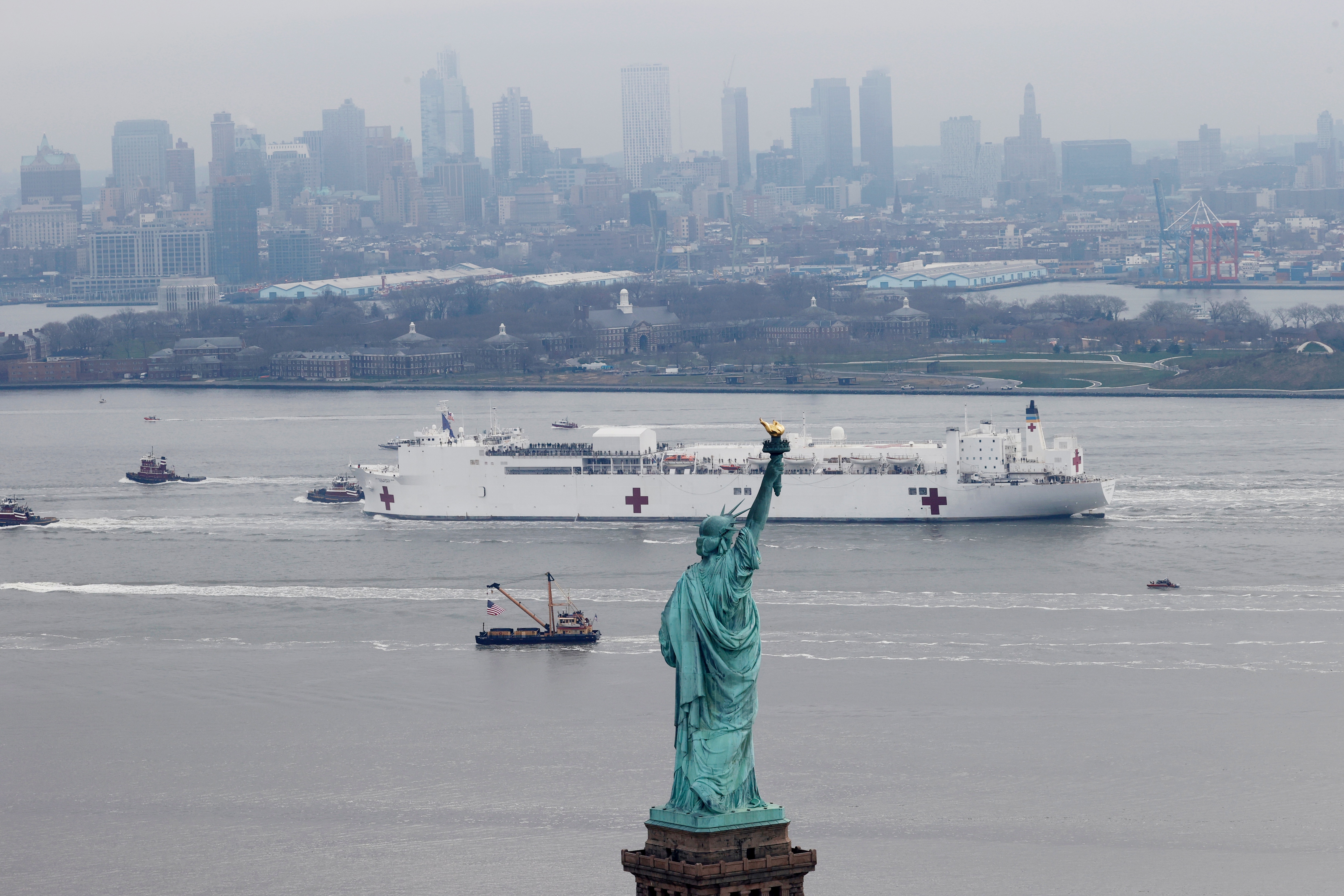 Bên trong tàu bệnh viện được điều tới ứng cứu New York - 1 Bên trong tàu bệnh viện được điều tới ứng cứu New York - 1