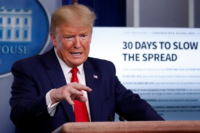 Số người chết ở Mỹ tăng kỷ lục, ông Trump cảnh báo 2 tuần "đau đớn” sắp tới