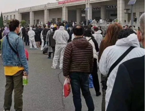 Đại sứ Trung Quốc lý giải hàng nghìn bình tro cốt ở tâm dịch Vũ Hán