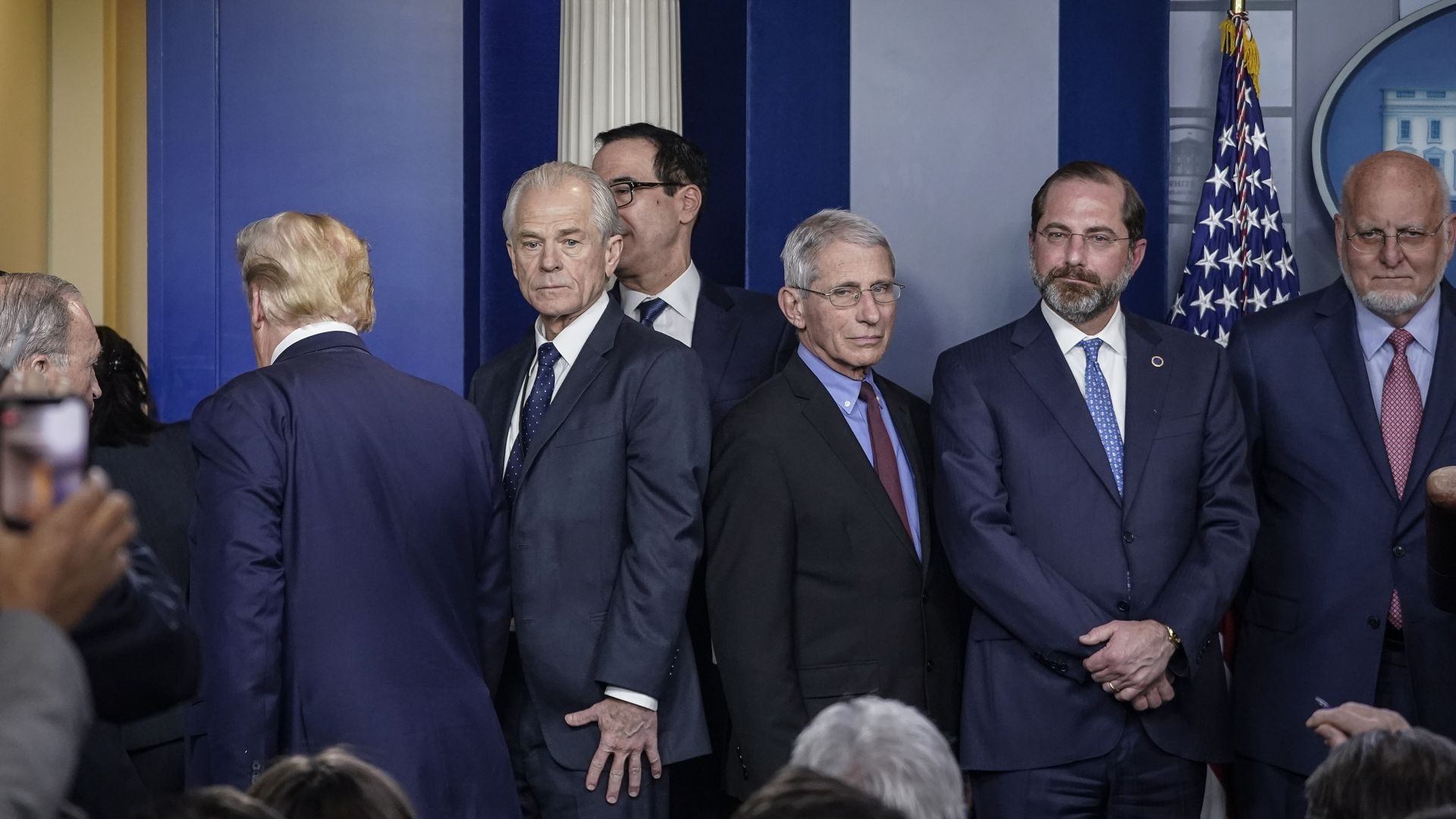 Cuộc tranh luận "nóng bỏng" trong Nhà Trắng về thuốc điều trị Covid-19