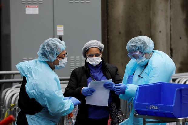 Nhà Trắng hỗn loạn trong "ngày đen tối nhất" mùa dịch Covid-19