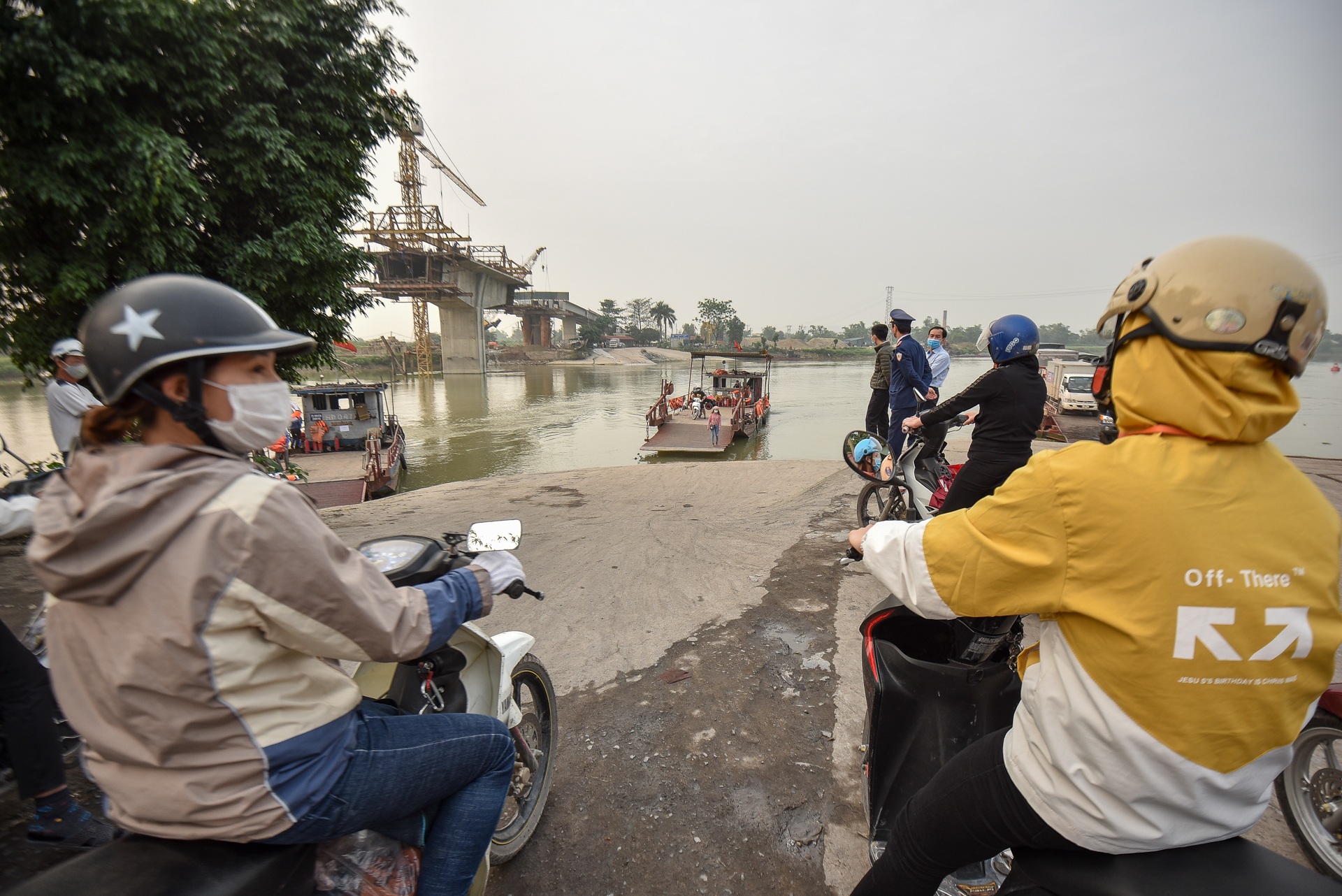 Sở GTVT vào cuộc, bến phà nghìn người chen chúc ở Hải Dương giờ ra sao? - 11 Sở GTVT vào cuộc, bến phà nghìn người chen chúc ở Hải Dương giờ ra sao? - 11