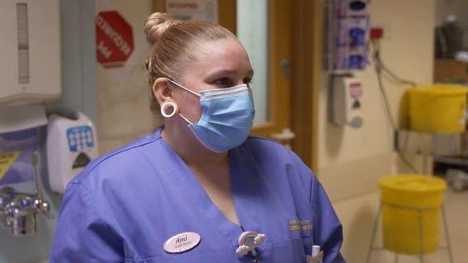 Video về "cuộc chiến" chống Covid-19 trong khu chăm sóc tích cực tại Anh