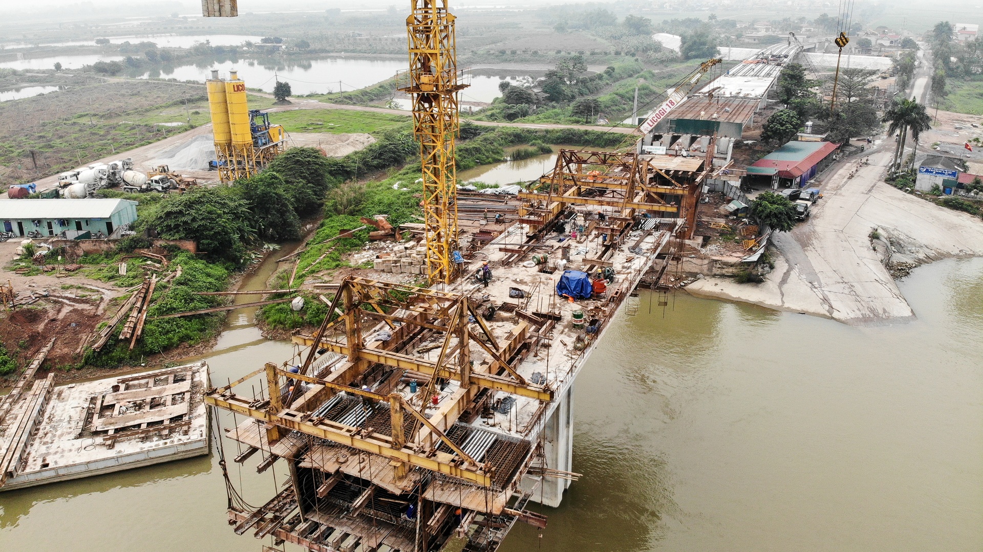 Toàn cảnh cây cầu gần 350 tỷ đồng giúp giải bài toán chen chúc qua phà - 3 Toàn cảnh cây cầu gần 350 tỷ đồng giúp giải bài toán chen chúc qua phà - 3