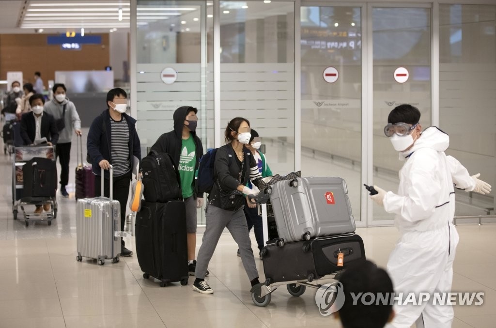 Hàn Quốc trục xuất 3 sinh viên Việt trốn cách ly Covid-19