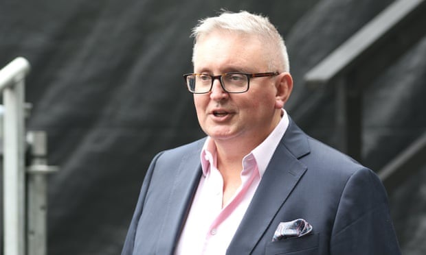 Vi phạm quy định “ở trong nhà”, Bộ trưởng Australia từ chức