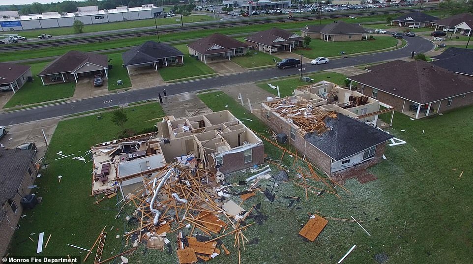 Mỹ: 40 cơn lốc xoáy càn quét kinh hoàng giữa dịch Covid-19, 31 người chết