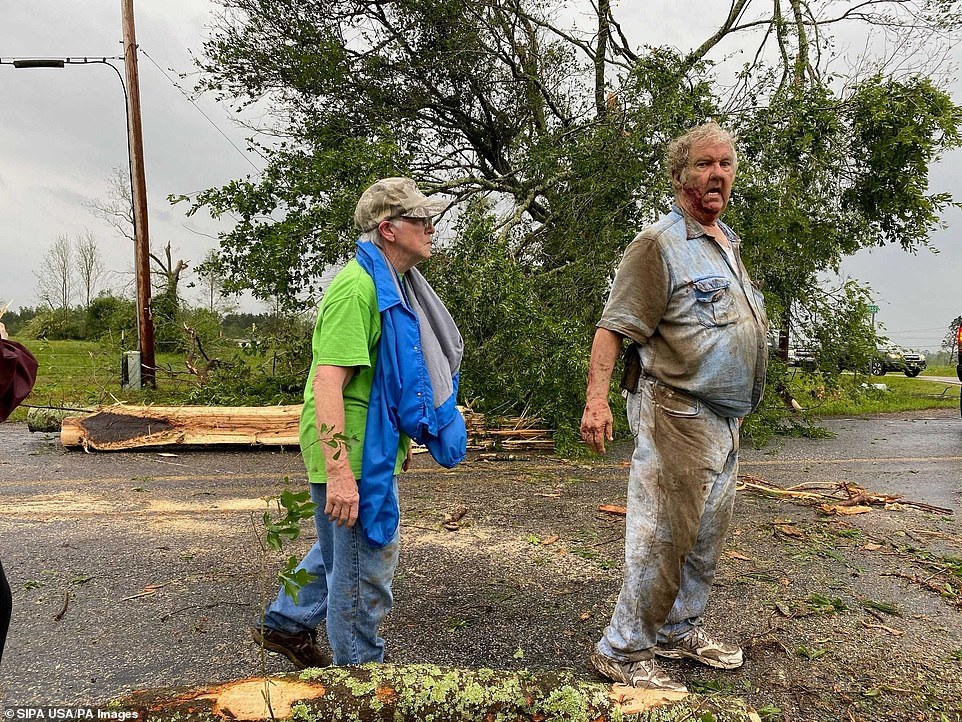 Mỹ: 40 cơn lốc xoáy càn quét kinh hoàng giữa dịch Covid-19, 31 người chết