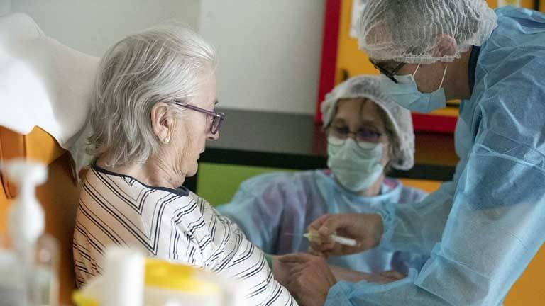 Số người chết vì Covid-19 tại Italia vượt 21.000