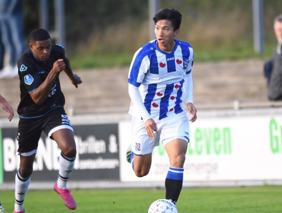 Cựu HLV Heerenveen lại… chê Đoàn Văn Hậu - 1 Cựu HLV Heerenveen lại… chê Đoàn Văn Hậu - 1