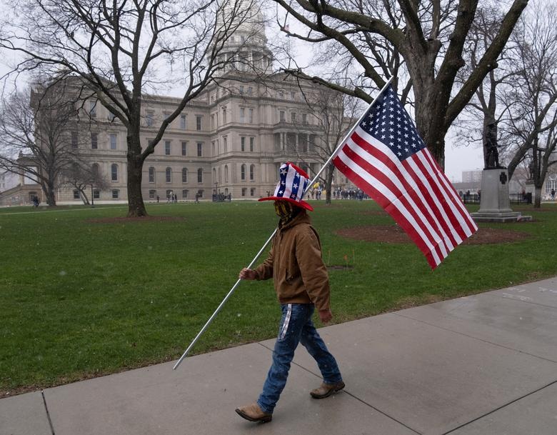 Phớt lờ lệnh cấm tụ tập, người Mỹ biểu tình phản đối giãn cách xã hội